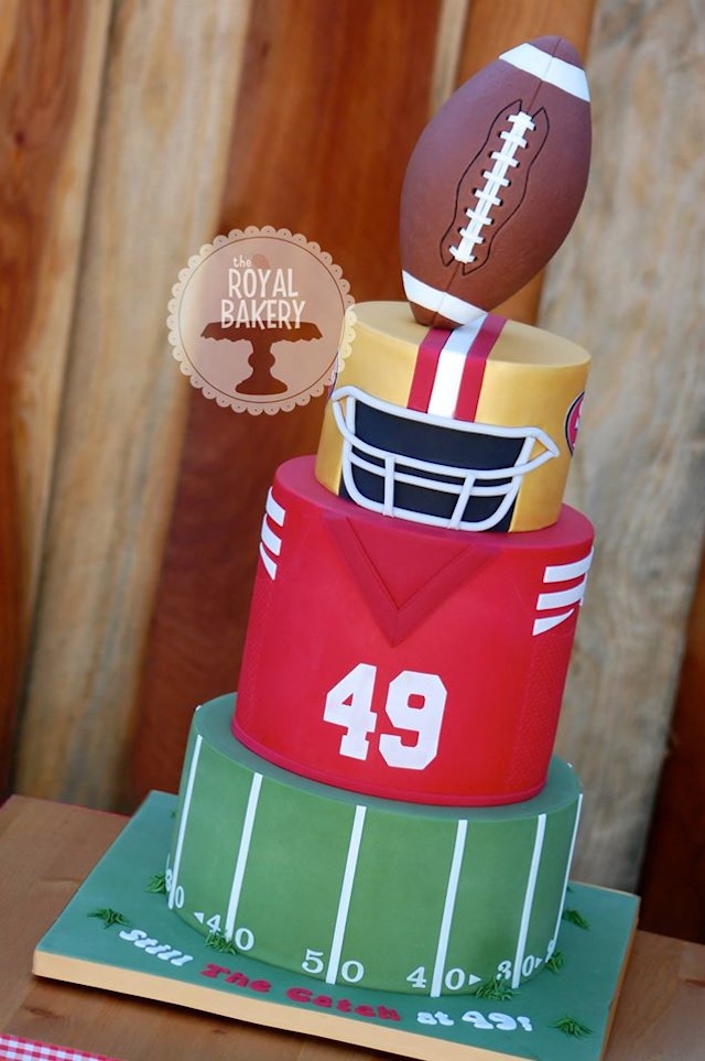15 Football Inspired Grooms Cakes for Every MunaMan