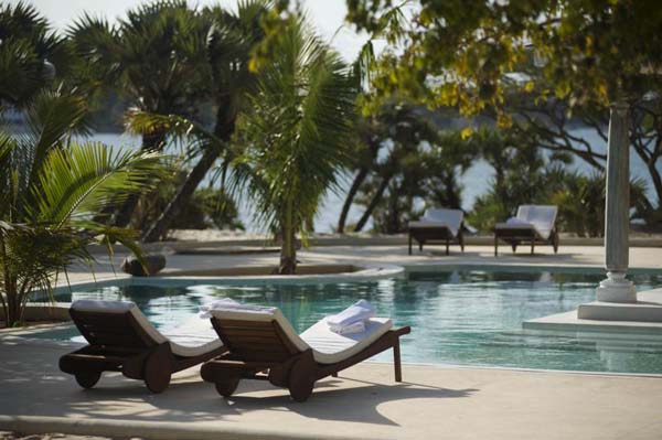 kusi-villa-pool-detail-majlis-lamu