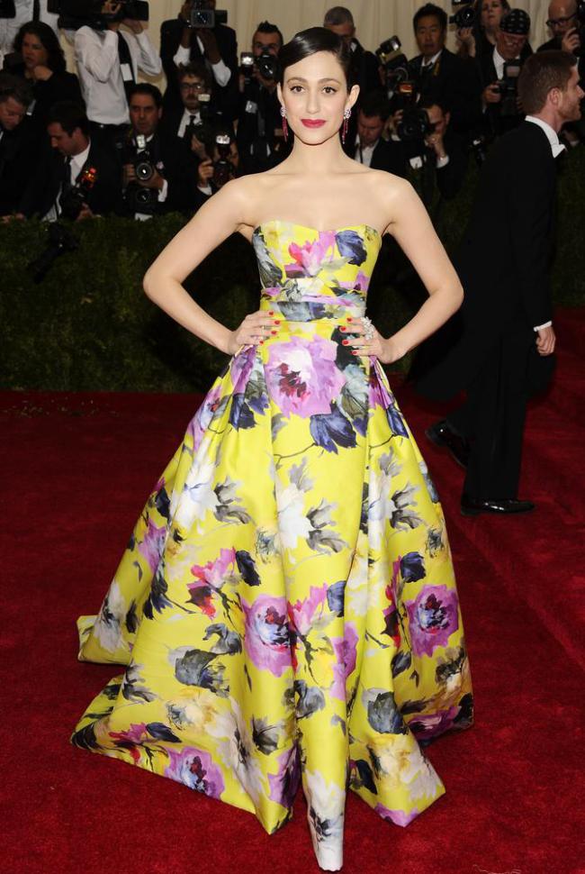 Emmy-Rossum-in-her-Carolina-Herrera-dress