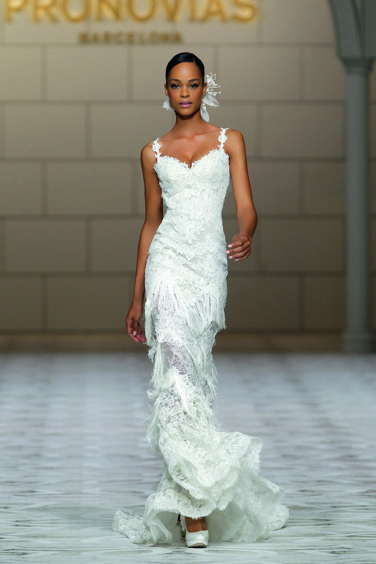 Careli style. 2015 Pronovias Fashion Show. www.pronovias.com Copyright: Ugo Camera