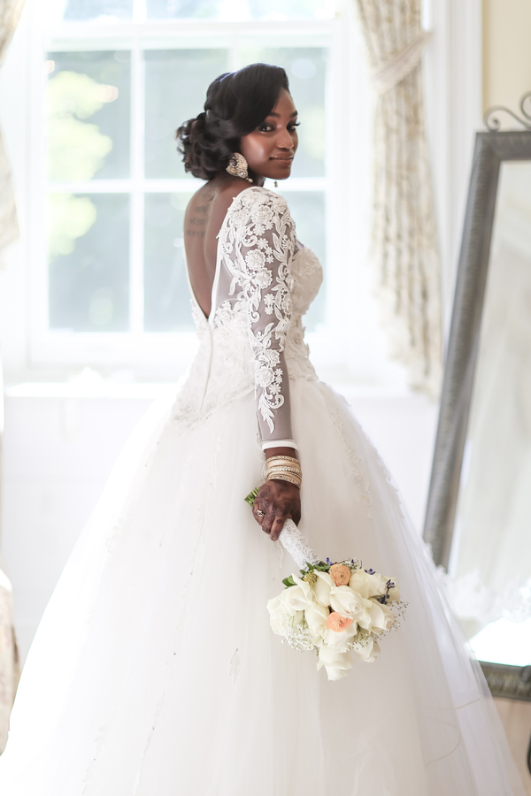 Mariah and Richard s Intimate Manor Wedding in Maryland Munaluchi Bride