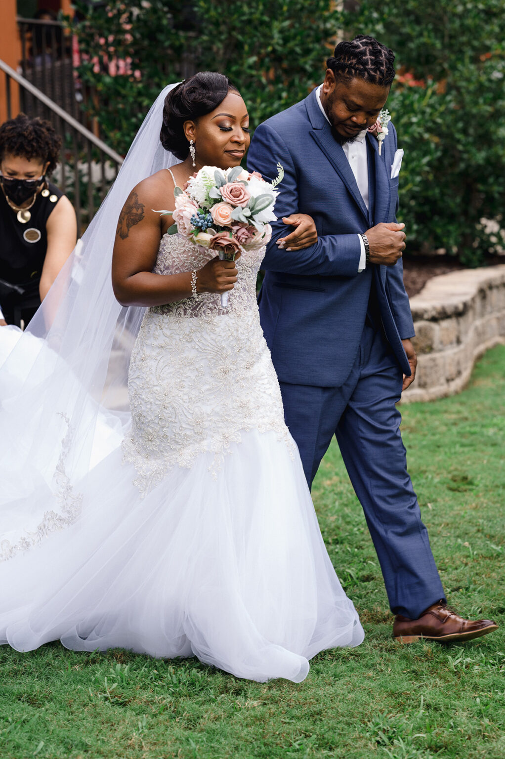 Romantic & Elegant Wedding in Columbia, SC - Munaluchi Bride