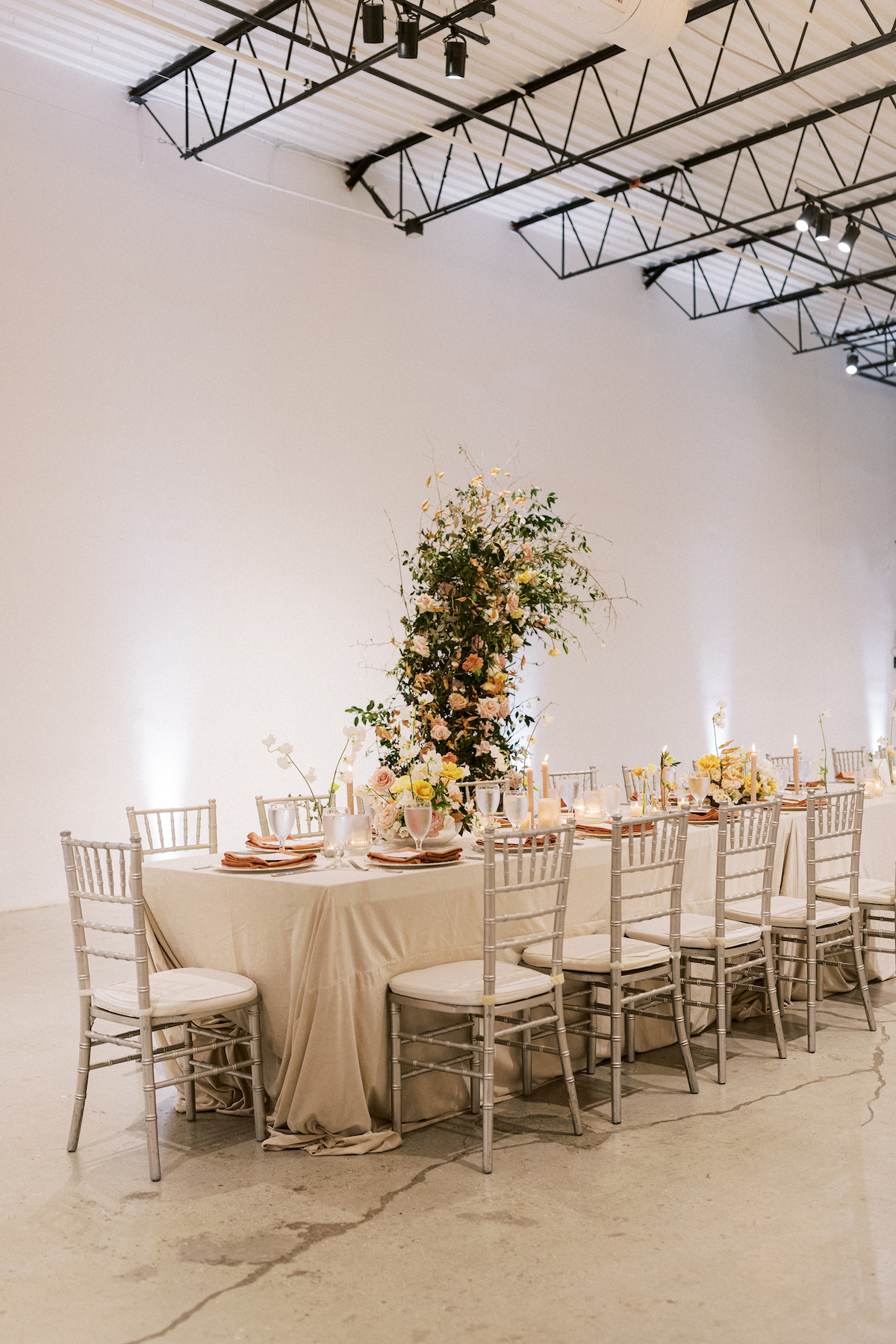 Minimalist fall wedding decor at The Factory in Atlanta 