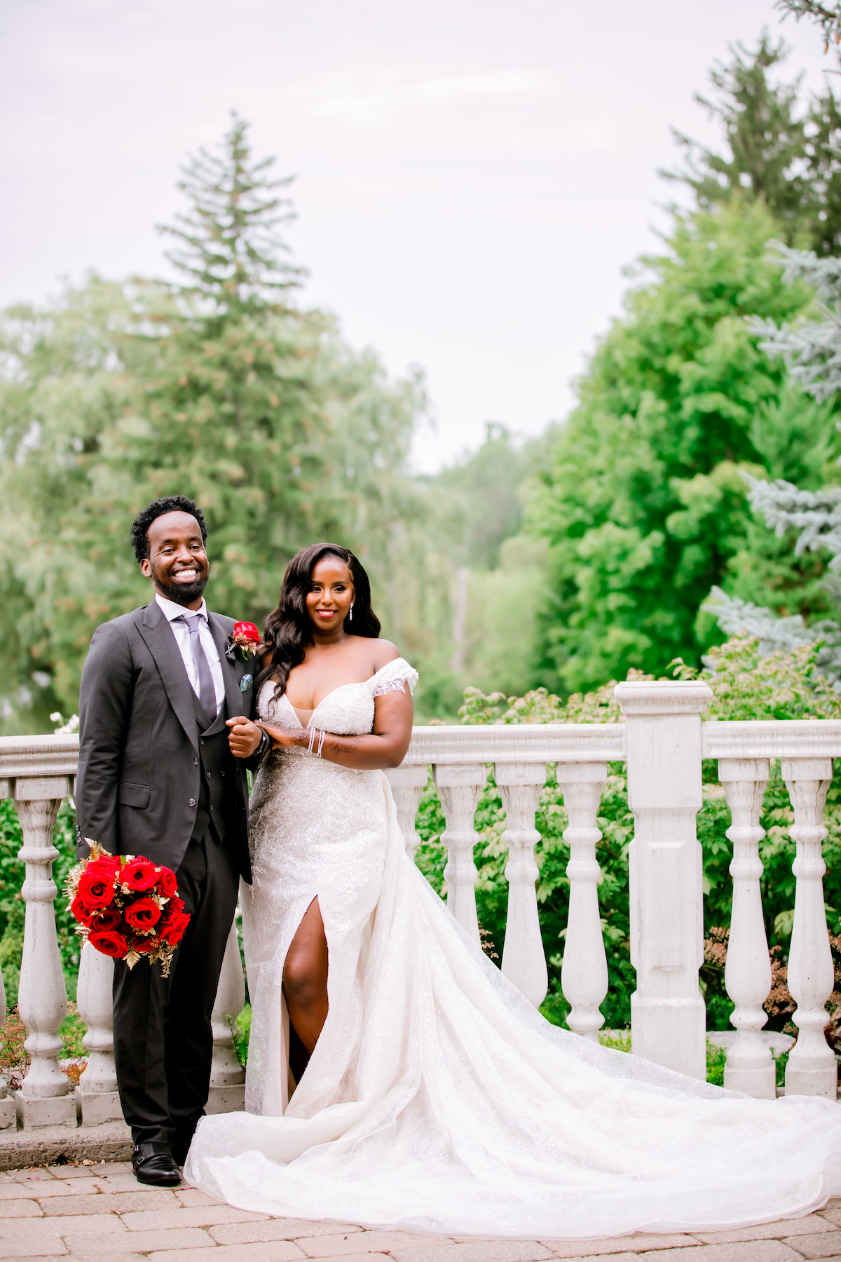 Red hot romance micro wedding in Ontario, Canada 