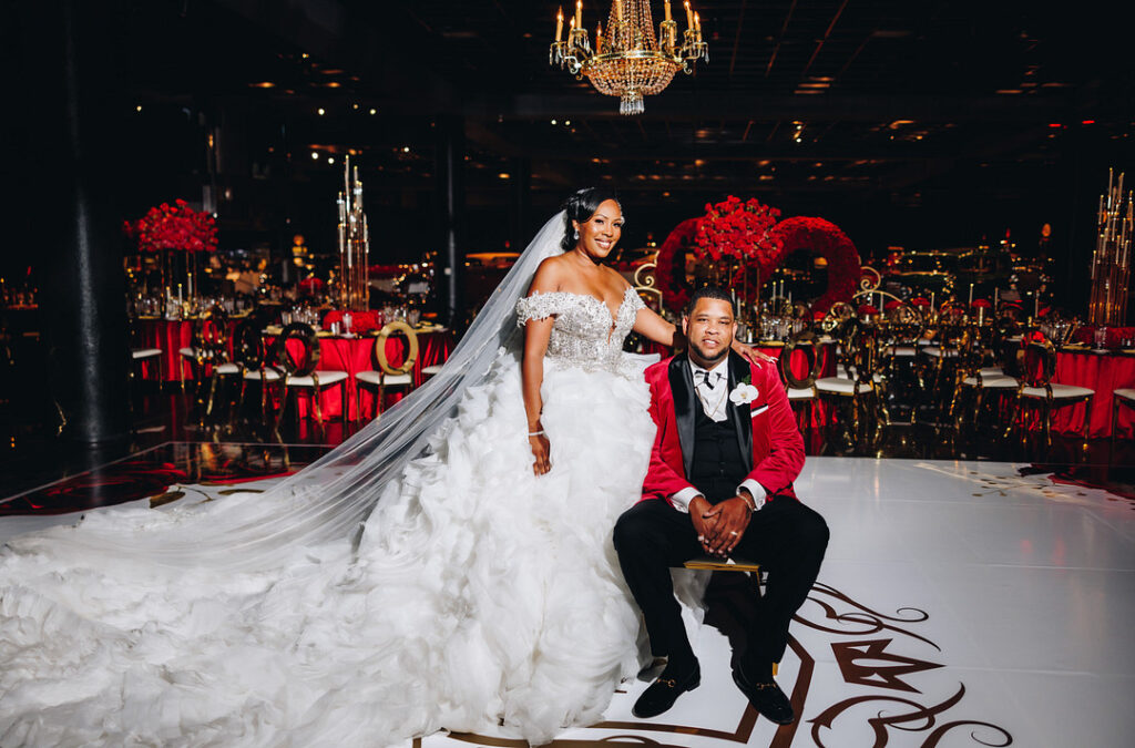 Dayana & Daniel's royal red wedding boasts luscious red florals, adorable flower girls, a dash of Panamá culture, and a decadent black and gold cake.