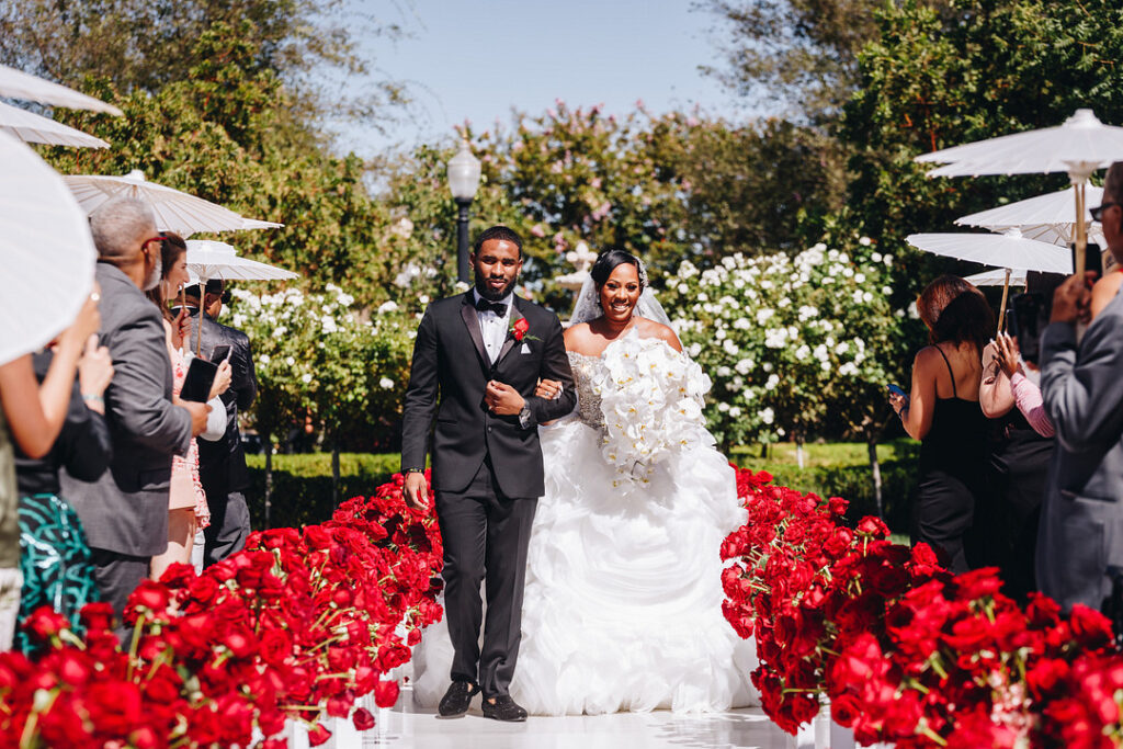 Dayana & Daniel's royal red wedding boasts luscious red florals, adorable flower girls, a dash of Panamá culture, and a decadent black and gold cake.