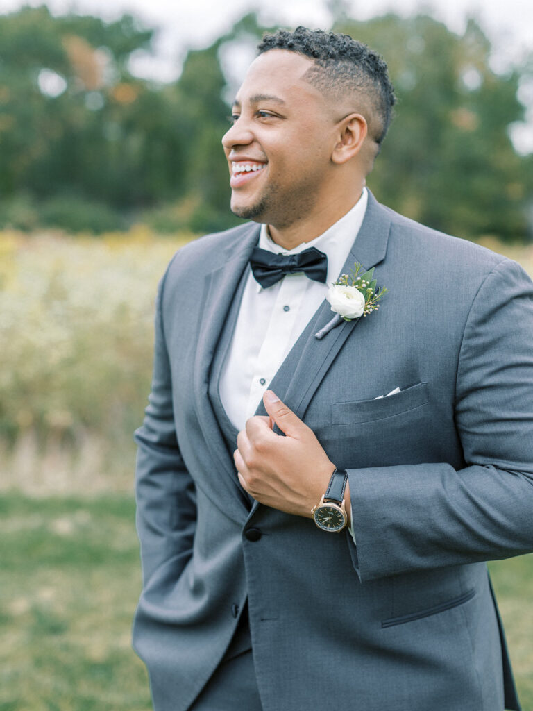 Pastel pink and mauve hues, a sleek modern gown, and a rustic chic venue at Ashton Hill Farm are just a few details from this adorable wedding in Iowa.