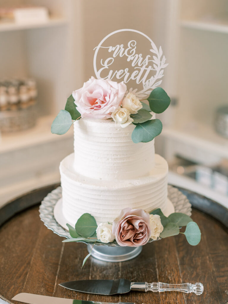 Pastel pink and mauve hues, a sleek modern gown, and a rustic chic venue at Ashton Hill Farm are just a few details from this adorable wedding in Iowa.