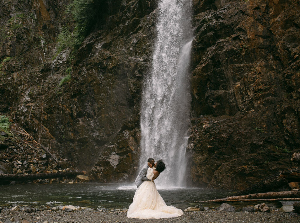 Featured in MunaLuchi Bride Magazine, Issue 28, this earthy adventure elopement in the Snoqualmie National Forest will inspire you to set out off the beaten path to create your own exciting nuptials!