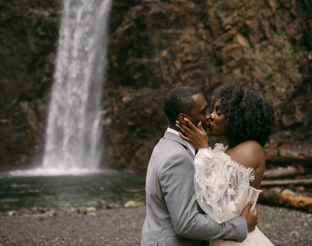 Featured in MunaLuchi Bride Magazine, Issue 28, this earthy adventure elopement in the Snoqualmie National Forest will inspire you to set out off the beaten path to create your own exciting nuptials!