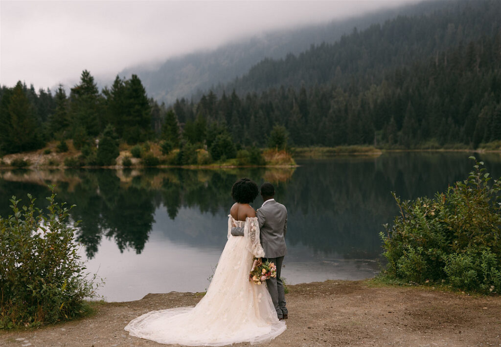 Featured in MunaLuchi Bride Magazine, Issue 28, this earthy adventure elopement in the Snoqualmie National Forest will inspire you to set out off the beaten path to create your own exciting nuptials!