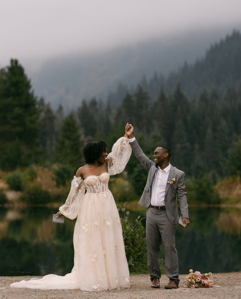 Featured in MunaLuchi Bride Magazine, Issue 28, this earthy adventure elopement in the Snoqualmie National Forest will inspire you to set out off the beaten path to create your own exciting nuptials!