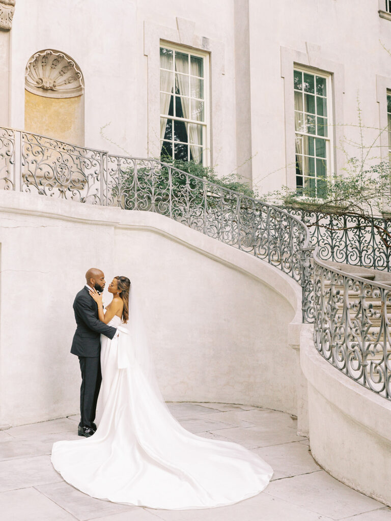 Featured in MunaLuchi Bride Magazine, Issue 28, red and pink florals bloom in this timeless wedding at the Atlanta History Center.