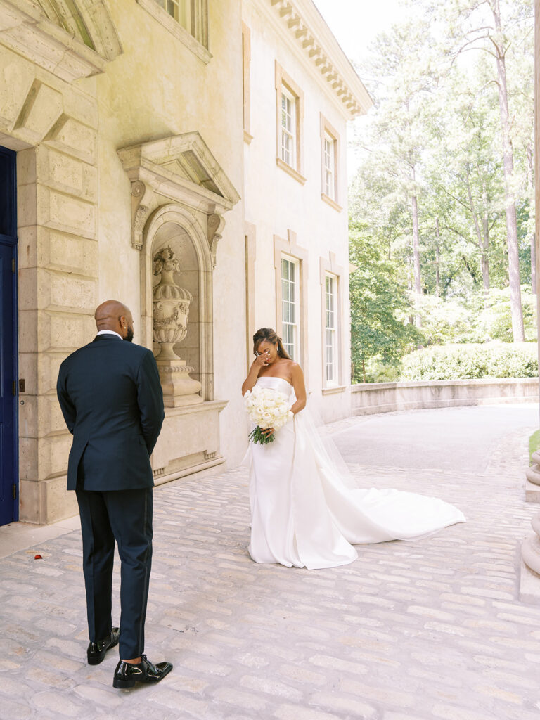 Featured in MunaLuchi Bride Magazine, Issue 28, red and pink florals bloom in this timeless wedding at the Atlanta History Center.