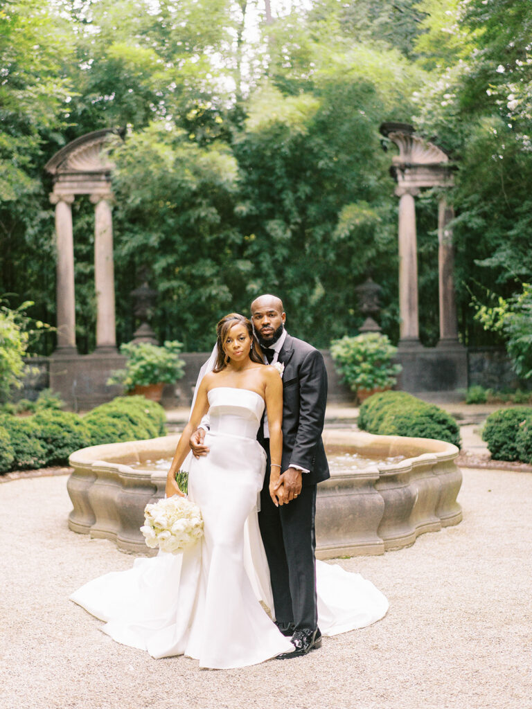 Featured in MunaLuchi Bride Magazine, Issue 28, red and pink florals bloom in this timeless wedding at the Atlanta History Center.