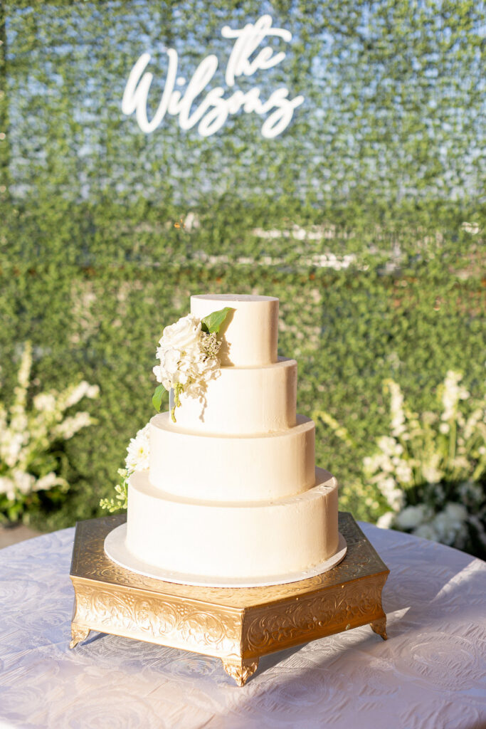 Alesia and Warn said "I do!" at their sophisticated black-and-white rooftop wedding in downtown Jackson, Mississippi!