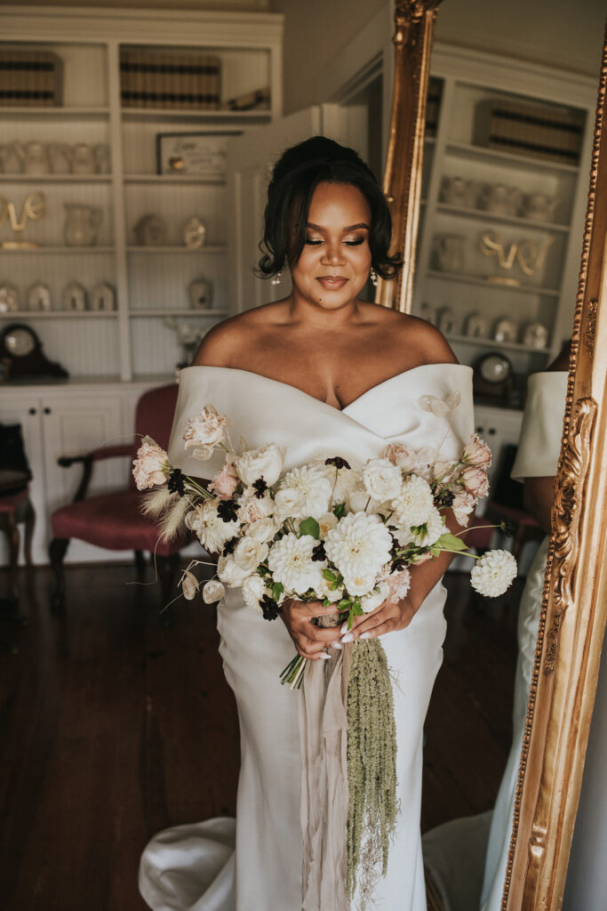 This romantic golden hour ceremony had traditional southern charm & modern minimalist elements that created a modern fairy tale fall wedding.