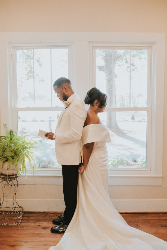 This romantic golden hour ceremony had traditional southern charm & modern minimalist elements that created a modern fairy tale fall wedding.