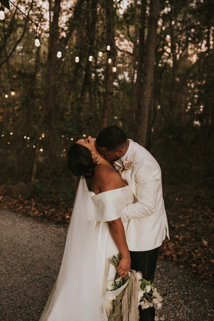 This romantic golden hour ceremony had traditional southern charm & modern minimalist elements that created a modern fairy tale fall wedding.