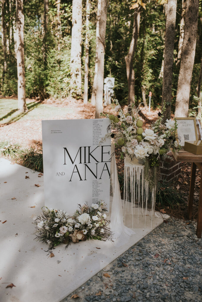 This romantic golden hour ceremony had traditional southern charm & modern minimalist elements that created a modern fairy tale fall wedding.