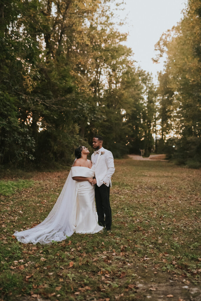 This romantic golden hour ceremony had traditional southern charm & modern minimalist elements that created a modern fairy tale fall wedding.