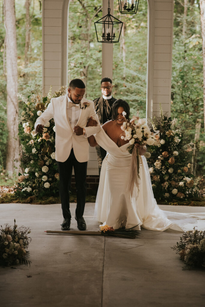 This romantic golden hour ceremony had traditional southern charm & modern minimalist elements that created a modern fairy tale fall wedding.