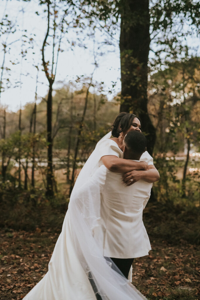 This romantic golden hour ceremony had traditional southern charm & modern minimalist elements that created a modern fairy tale fall wedding.