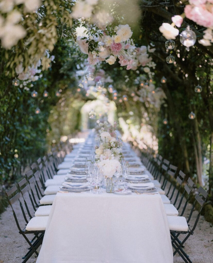 We have curated 11 dreamy summer wedding reception ideas that will surely inspire you! White and soft natural color palettes are timeless. | Enchanting Garden