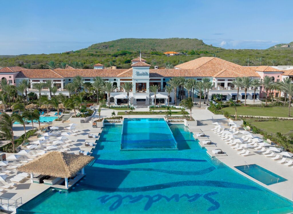 This #TravelTuesday, explore the host destination of our first Muna Couples Retreat at Sandals Royal Curaçao all-inclusive luxury resort.