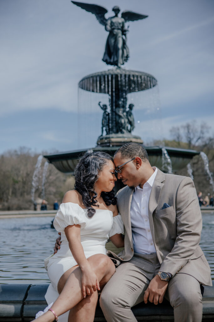 Morin and Caron's timeless spring e-session features elegant style, fully bloomed cherry blossoms, and the iconic scenery of Central Park!