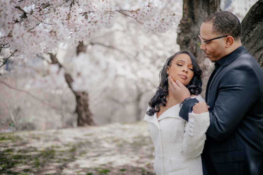 Morin and Caron's timeless spring e-session features elegant style, fully bloomed cherry blossoms, and the iconic scenery of Central Park!