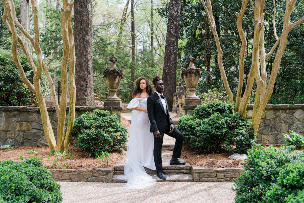 Inspired by the fresh feeling summer brings and the color yellow, this modern summer-styled shoot at the Swan House Atlanta History Center features a contemporary tablescape and decor with romantic touches and three fashion-forward bridal looks! 