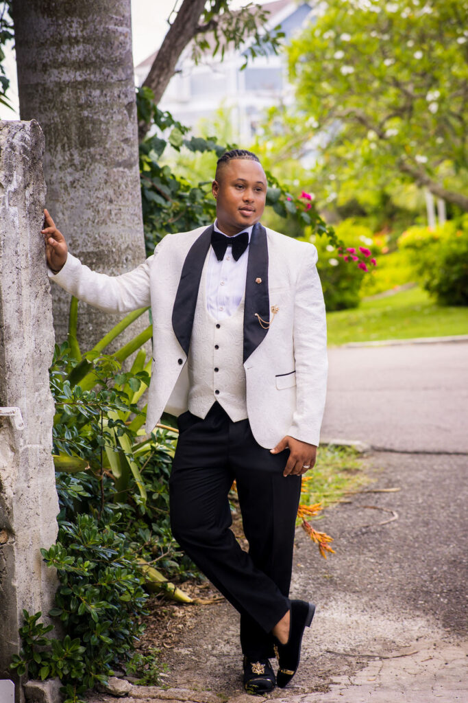 This intimate ballroom Bahamian wedding had the prettiest chic details from the ceremony to the reception. 