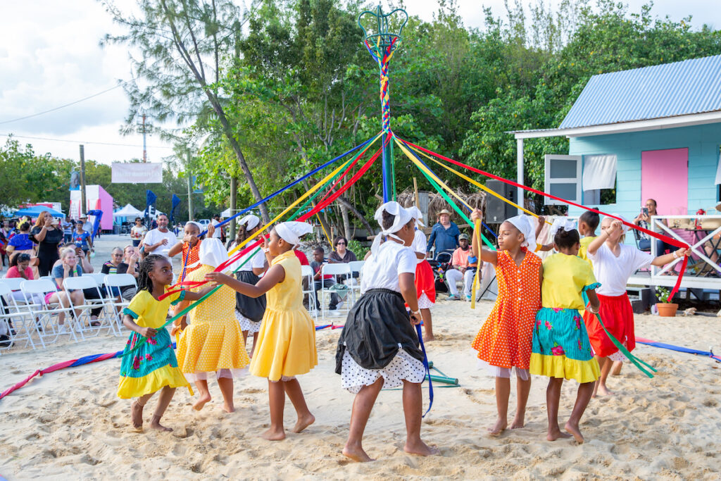 This #TravelTuesday we set sail for the exquisite Cayman Islands which will host this year's Muna Coterie Retreat!