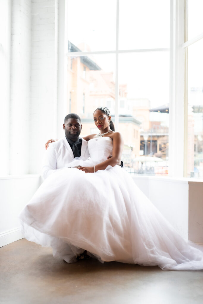 Michelle and Quitin celebrated their 10 years of marriage by recreating their original wedding photos for their anniversary photo session!