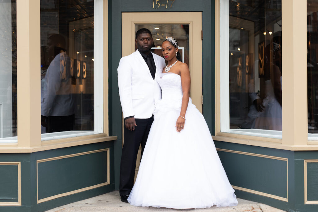 Michelle and Quitin celebrated their 10 years of marriage by recreating their original wedding photos for their anniversary photo session!