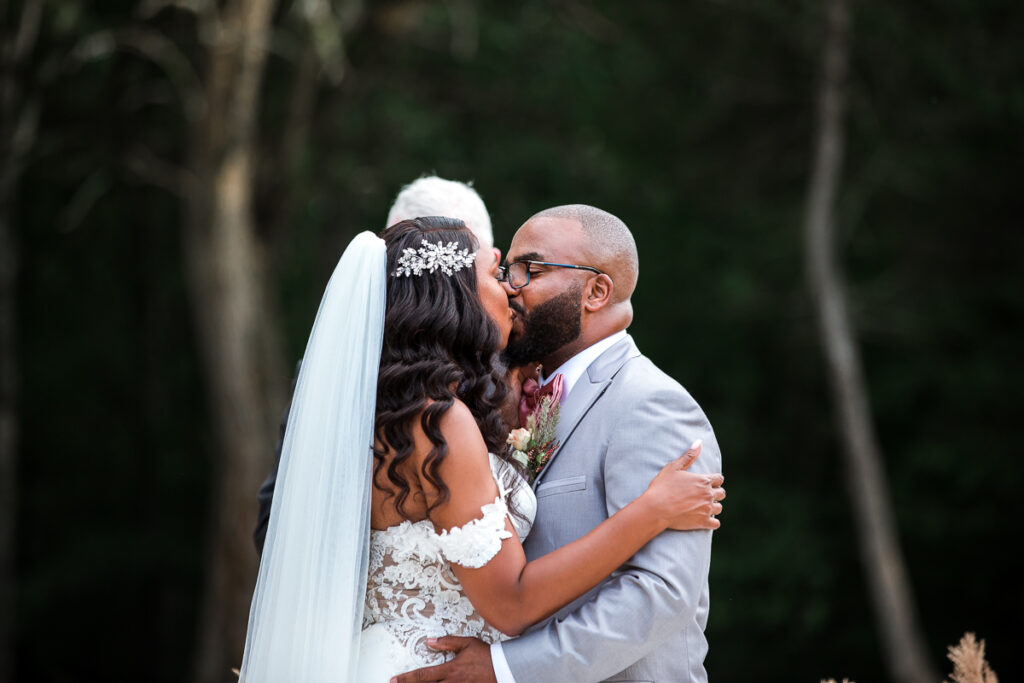 This pretty and romantic outdoor southern wedding had the prettiest pink and boho wedding vibes to inspire you for your own summer nuptials!