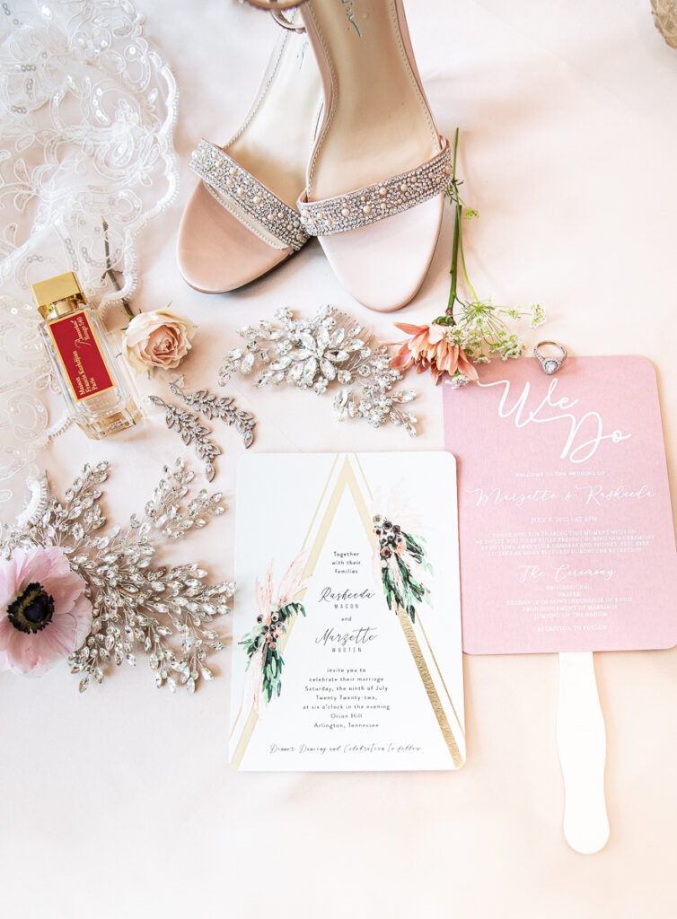 This pretty and romantic outdoor southern wedding had the prettiest pink and boho wedding vibes to inspire you for your own summer nuptials!