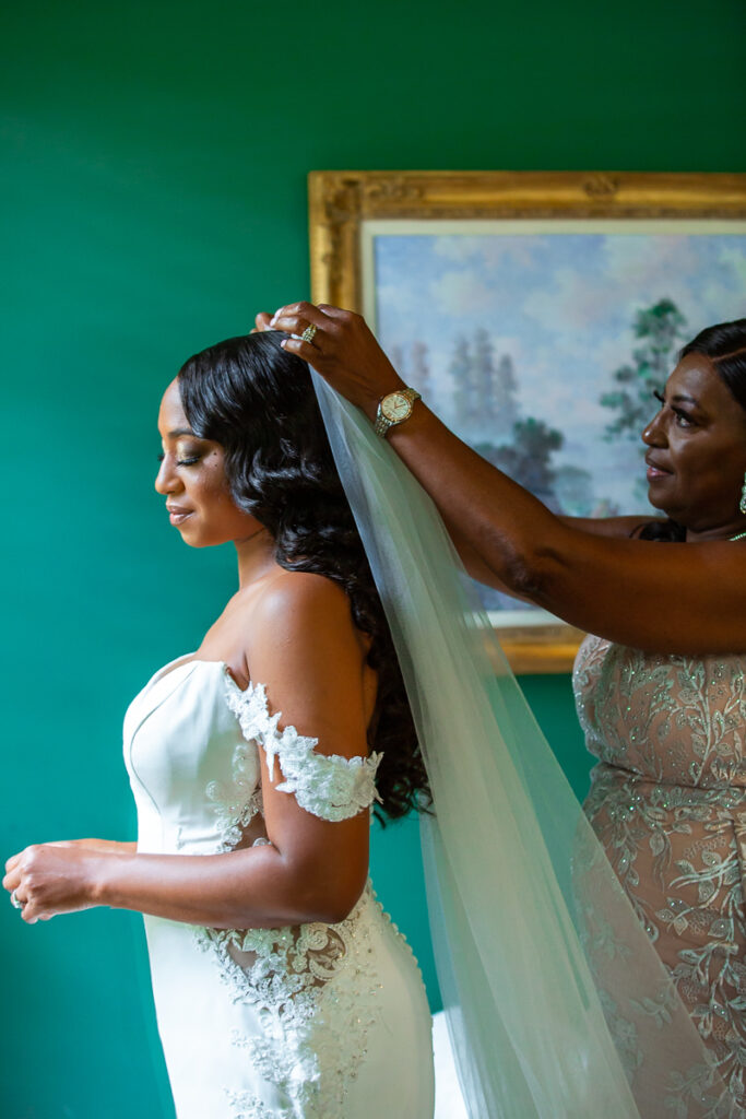 This pretty and romantic outdoor southern wedding had the prettiest pink and boho wedding vibes to inspire you for your own summer nuptials!