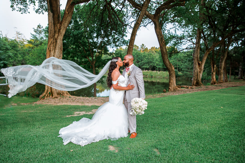 This pretty and romantic outdoor southern wedding had the prettiest pink and boho wedding vibes to inspire you for your own summer nuptials!