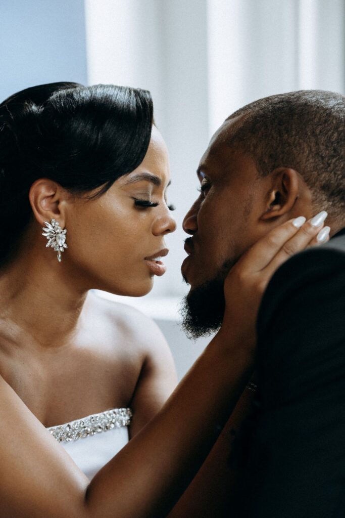 Take a look at the beautiful moments captured during an unplugged & intimate wedding on the NYC skyline with Jaleesa and Eric.