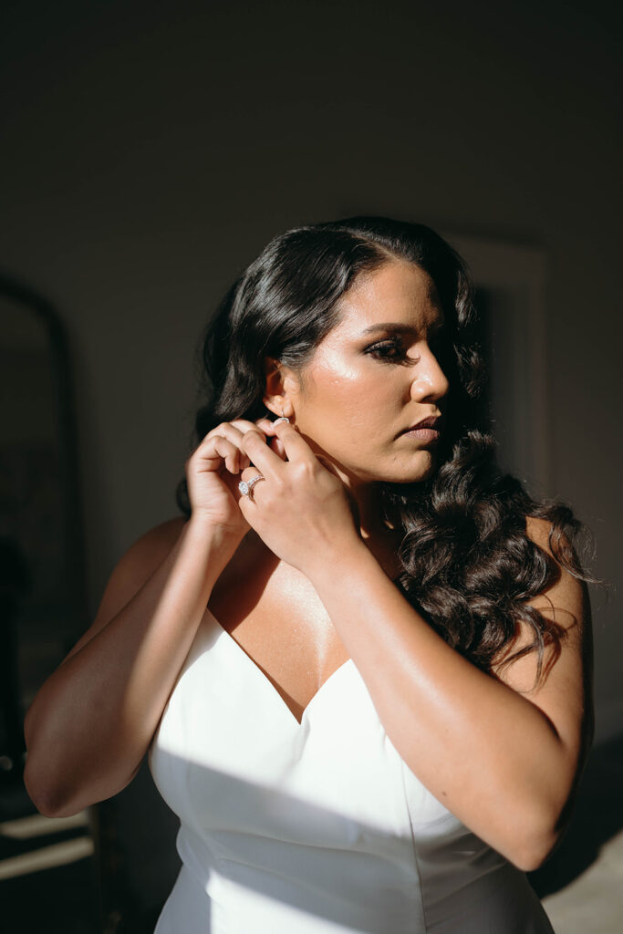 Take a look and discover this creative wedding-styled shoot filled with romantic modern vibes and an amazing La Hora Loca!