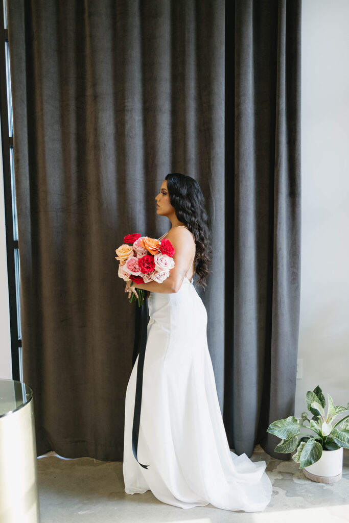 Take a look and discover this creative wedding-styled shoot filled with romantic modern vibes and an amazing La Hora Loca!