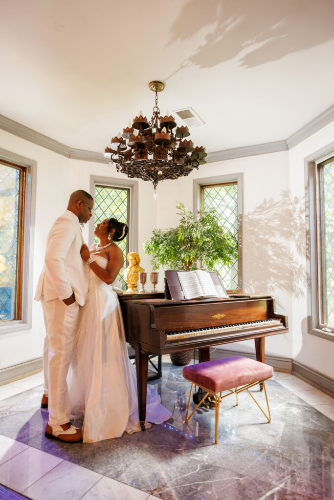 Bridgerton-inspired anniversary shoot in Atlanta, Georgia, has passion and charm, with royal decor details and fine art.