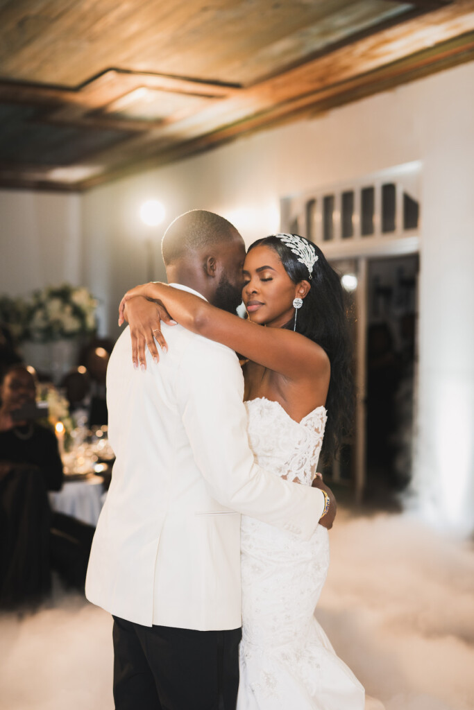 Featured in Issue 31, Wise and Courtney celebrated their love in a modern black-tie Bella Cosa Lakeside wedding in Florida.