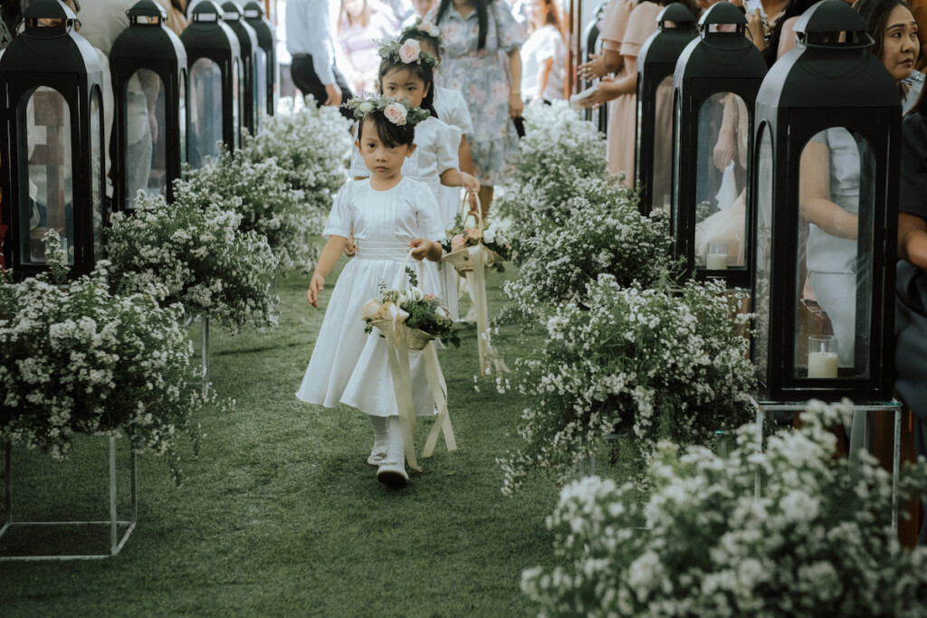 Jessica Mae and Joshua Rae culminated their love in a modern and elegant garden wedding in Fort Ilocandia in the Philippines.