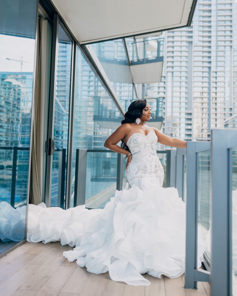 Featured in Issue 31, this modern Miami wedding captured by Muna Coterie member REEM Photography features green details and stylish attire.