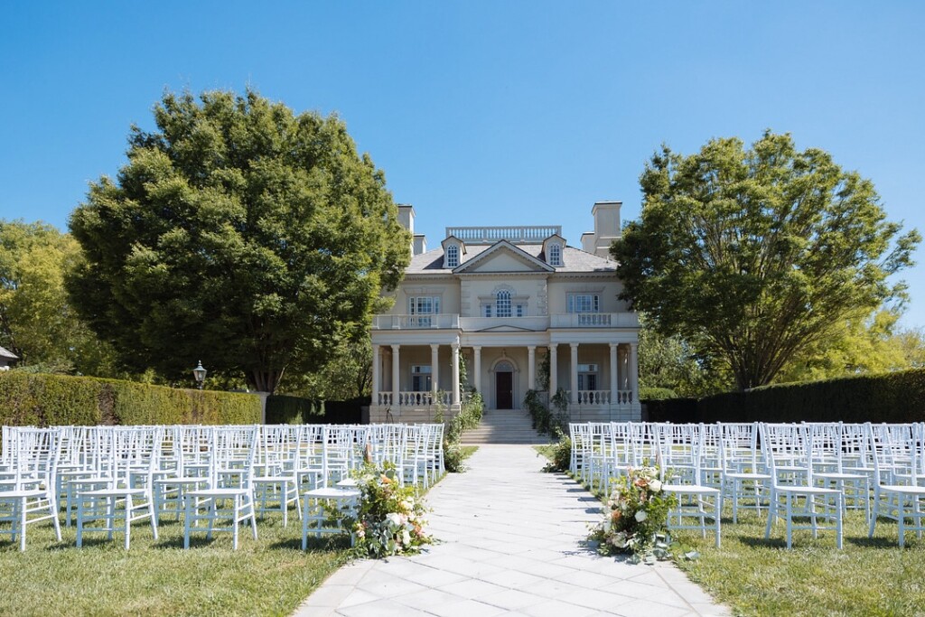 The Great Marsh Estate in Bealeton, VA, set the scene for an elegant Bridgerton wedding with florals by Coterie Member, Flower Guy Bron.