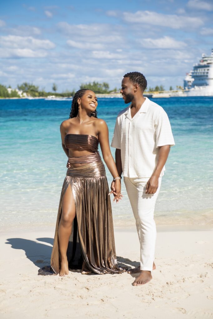 Nneka and Nnamdi celebrated their engagement with a special love-in-paradise destination e-session in the Bahamas! 