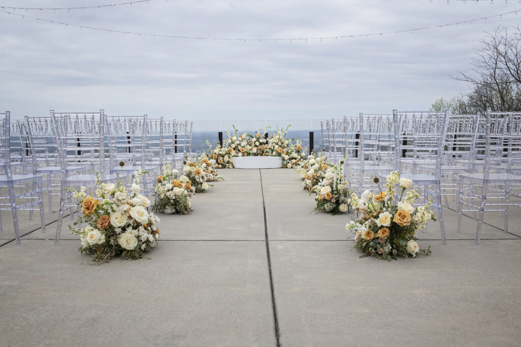 Peach florals, a mountain top ceremony, modern decor details, get ready to get inspired with this pretty bridal-styled shoot.